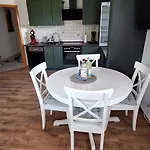 Ruhige Nussbaum Mit Kostenlosem Parkplatz Ideal Für Monteure, Geschäftsreisende, Paare&durchreisende *