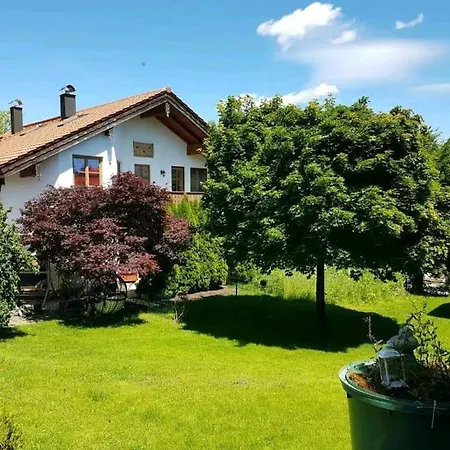 Ruhige Nussbaum Mit Kostenlosem Parkplatz Ideal Fuer Monteure, Geschaeftsreisende, Paare & Durchreisende Apartmán *