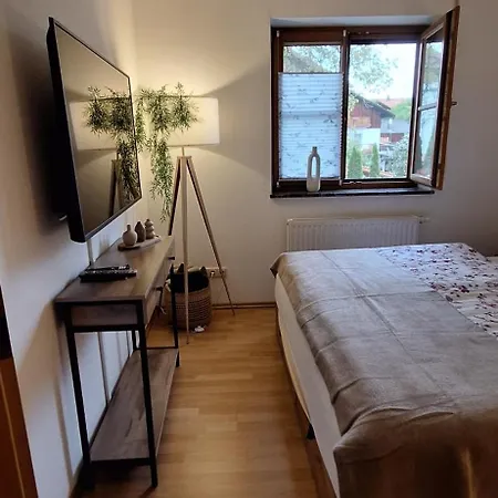 Ruhige Nussbaum Mit Kostenlosem Parkplatz Ideal Fuer Monteure, Geschaeftsreisende, Paare & Durchreisende Apartamento